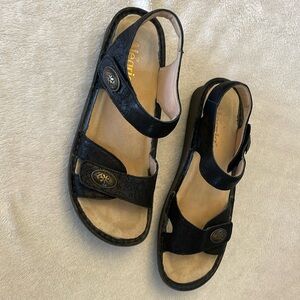 Black leather sandals, size 9 (EU 40). Like new.